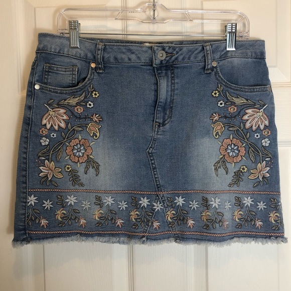 Altar’d State Embroidered Denim Skirt   Size M - Picture 1 of 9